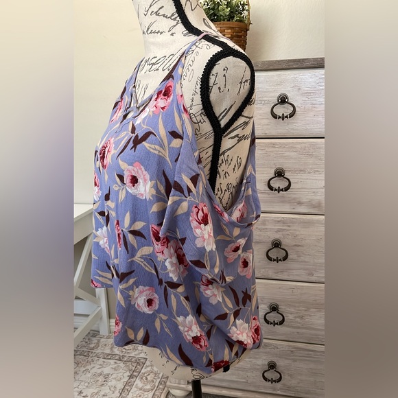 Ambiance cold shoulder top - Picture 3 of 13